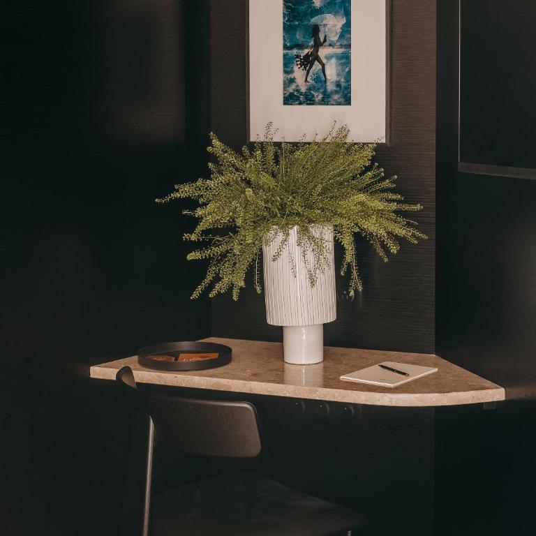 Hôtel Barnett Paris - Chambre Double Supérieure avec Balcon - Sauna Gratuit et Accès à la Salle de Sport - 4