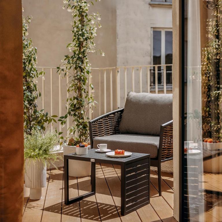 Hôtel Barnett Paris - Chambre Double Supérieure avec Balcon - Sauna Gratuit et Accès à la Salle de Sport - 2
