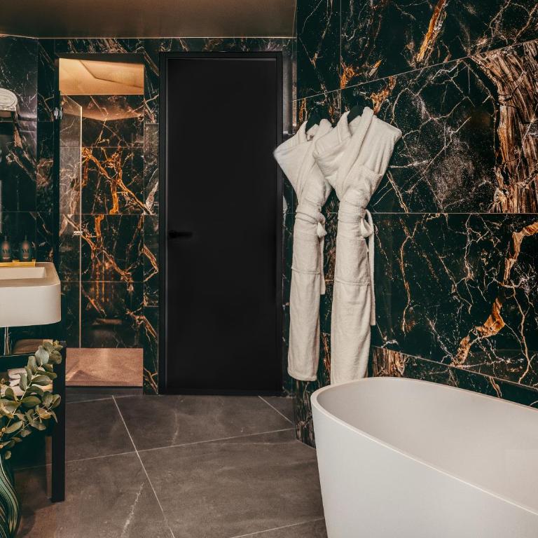 Hôtel Barnett Paris - Chambre Double Prestige avec Balcon - Sauna Gratuit et Accès à la Salle de Sport - 1