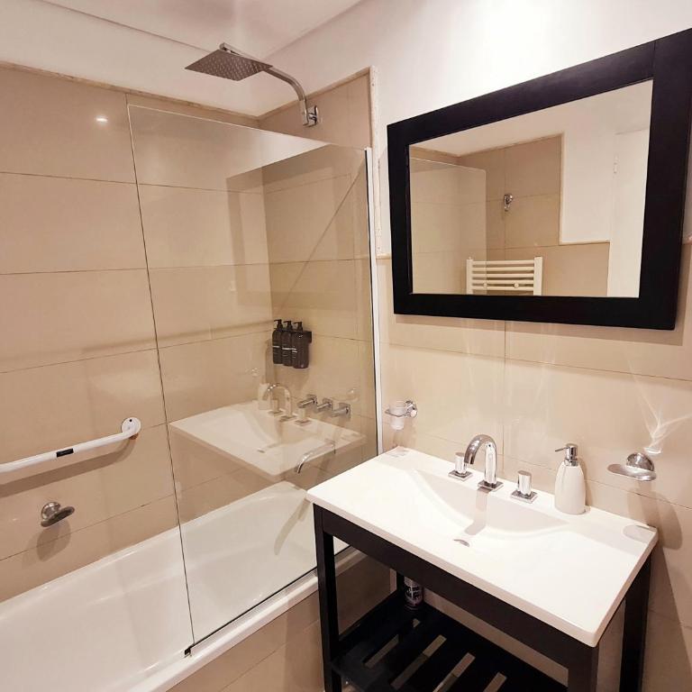 AC Suites XL - Two-Bedroom Apartment - 11