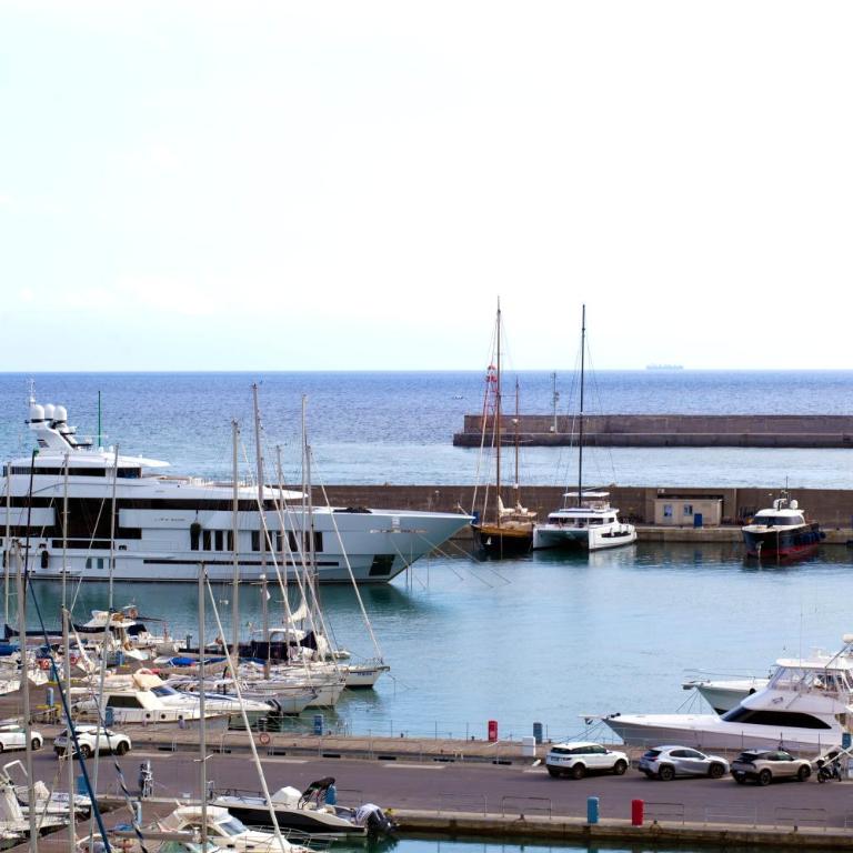 Waterfront Lux | 2BR | A/C| Parking By Tilo - Appartamento con 2 Camere da Letto e Vista Mare - 36