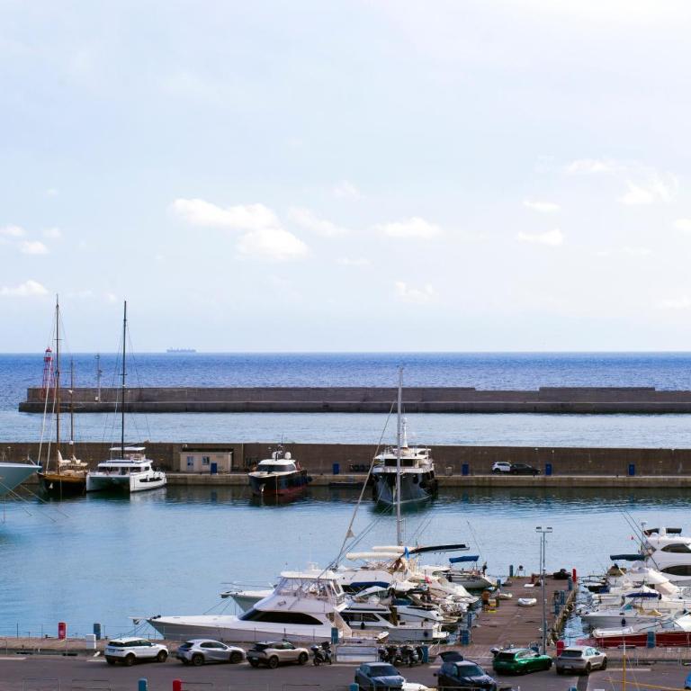 Waterfront Lux | 2BR | A/C| Parking By Tilo - Appartamento con 2 Camere da Letto e Vista Mare - 37