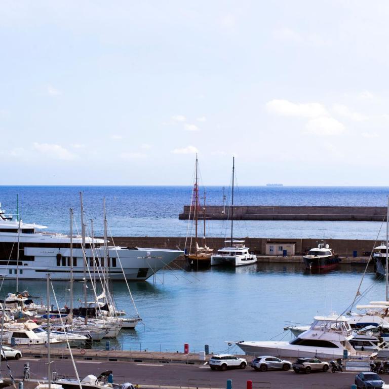 Waterfront Lux | 2BR | A/C| Parking By Tilo - Appartamento con 2 Camere da Letto e Vista Mare - 32