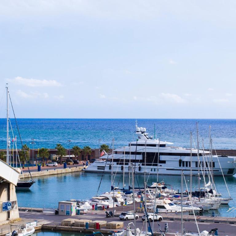 Waterfront Lux | 2BR | A/C| Parking By Tilo - Appartamento con 2 Camere da Letto e Vista Mare - 31