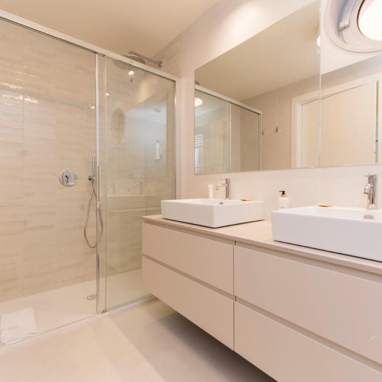 Waterfront Lux | 2BR | A/C| Parking By Tilo - Appartamento con 2 Camere da Letto e Vista Mare - 41
