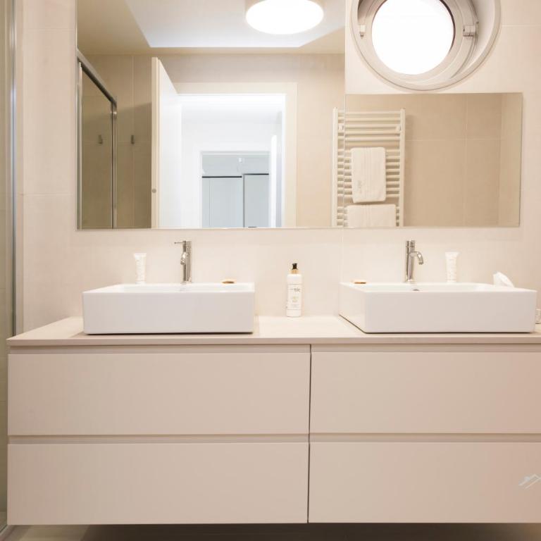 Waterfront Lux | 2BR | A/C| Parking By Tilo - Appartamento con 2 Camere da Letto e Vista Mare - 40