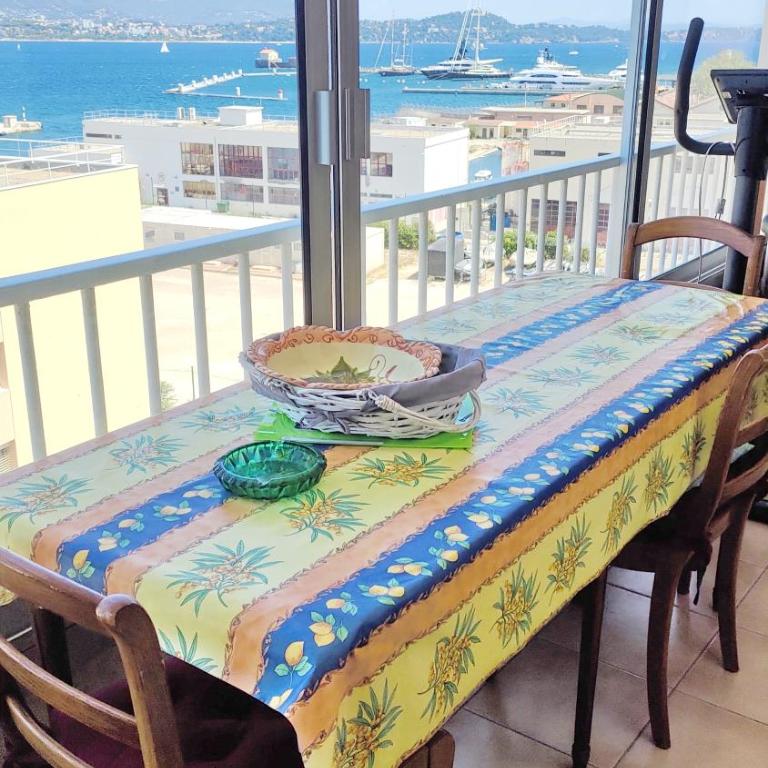 Bel appartement 4 couchages, climatisé, magnifique vue rade de Toulon - Apartamento de 1 dormitorio - 2