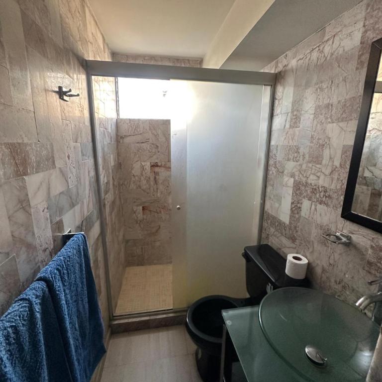 Departamento a 3 calles del malecon - Two-Bedroom Apartment - 2