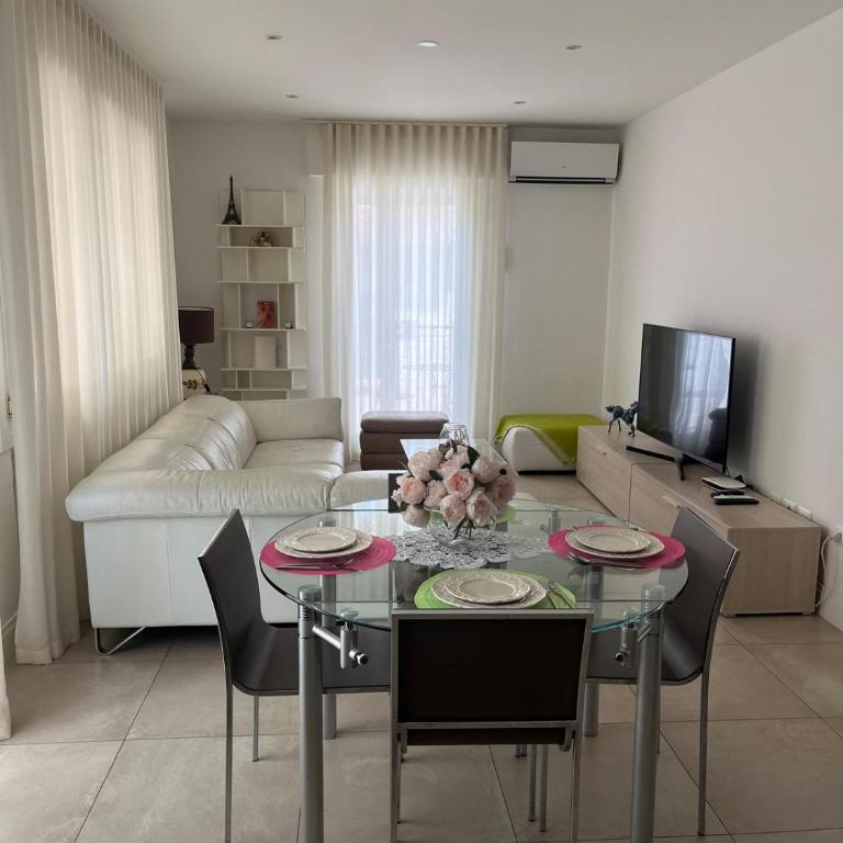 Ilary Home - Appartamento con 3 Camere da Letto - 1