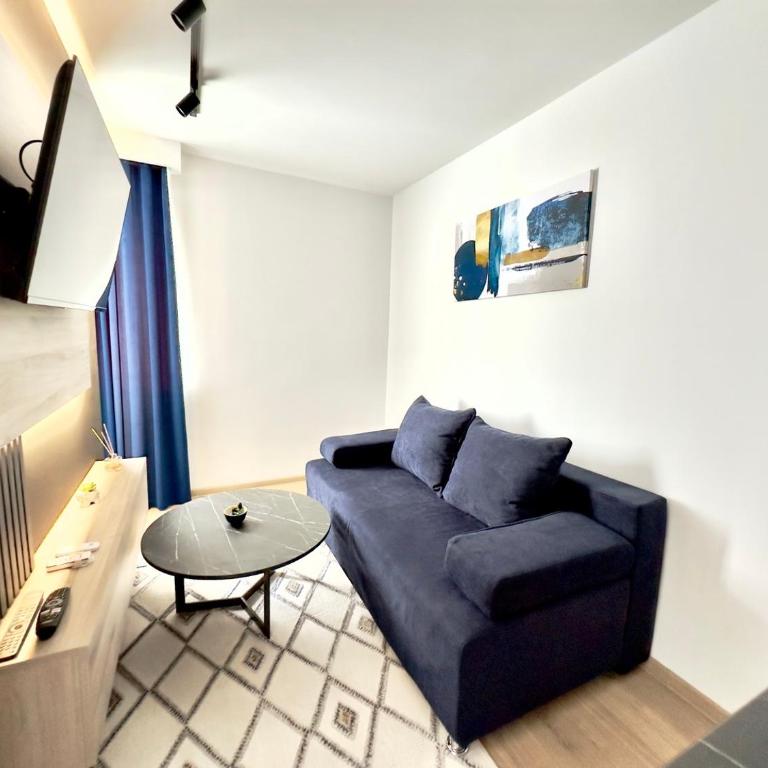 Lux Apartments NK - Old Town - Studio Apartment with King Bed - 5
