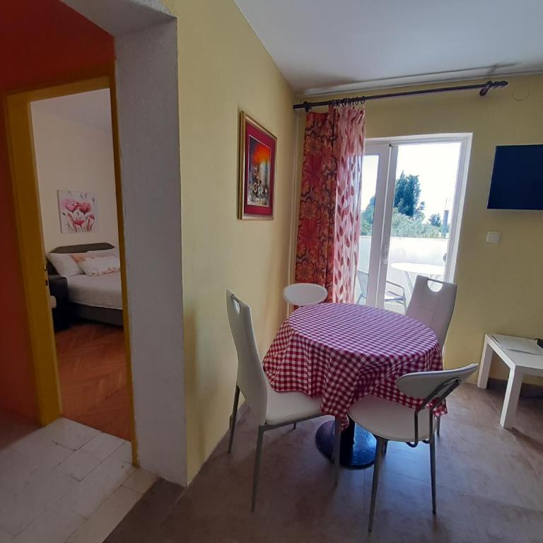 Family apartment Garden and Sea - One-Bedroom Apartment - 22