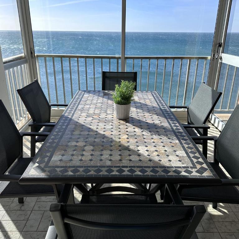 Cambrils - Three-Bedroom Apartment - 1