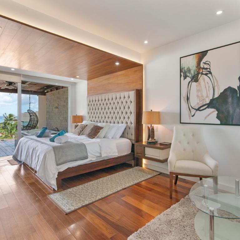 Beachfront Penthouse with Jacuzzi & Beach club - Three-Bedroom Apartment with Sea View - 52