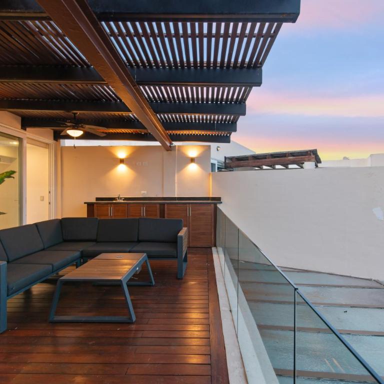 Beachfront Penthouse with Jacuzzi & Beach club - Three-Bedroom Apartment with Sea View - 67