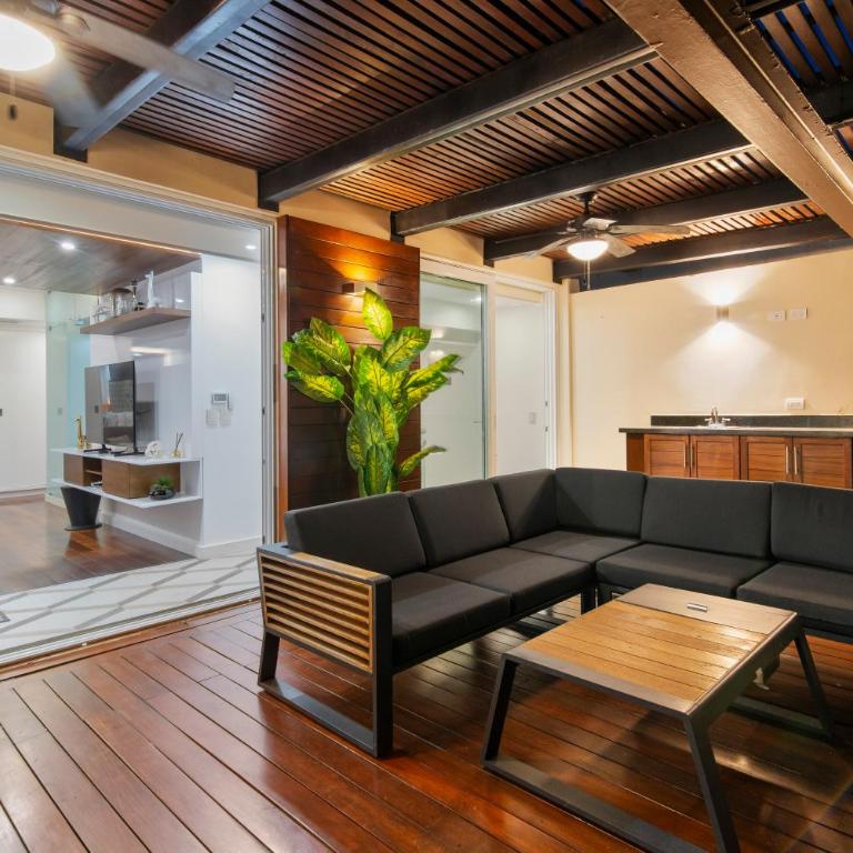Beachfront Penthouse with Jacuzzi & Beach club - Three-Bedroom Apartment with Sea View - 68
