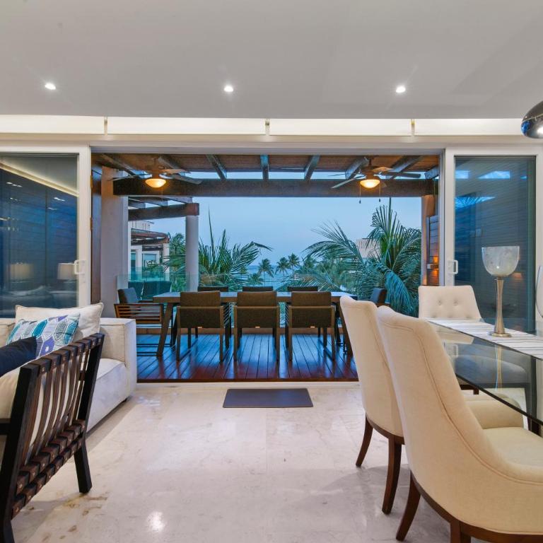 Beachfront Penthouse with Jacuzzi & Beach club - Three-Bedroom Apartment with Sea View - 75