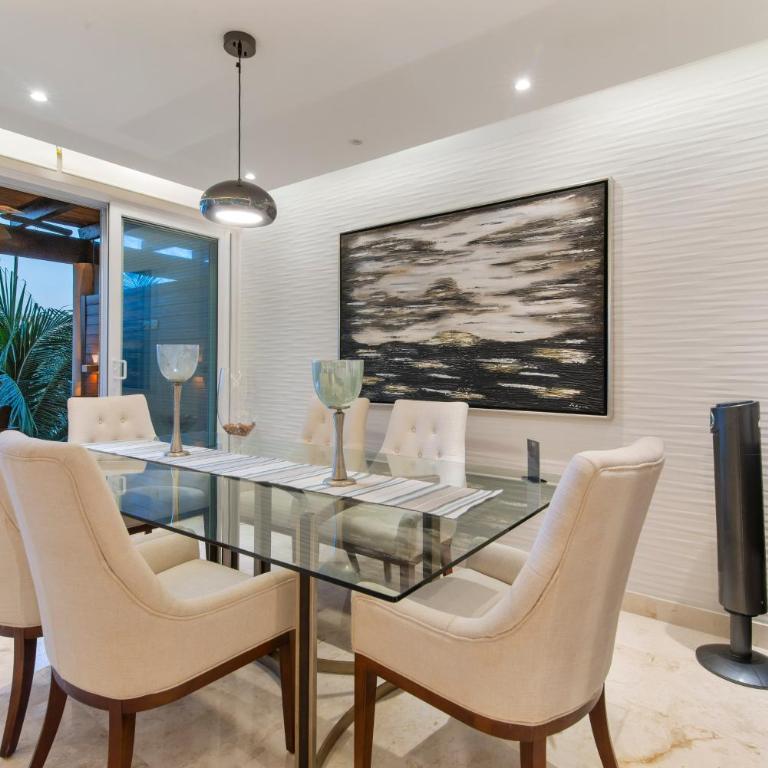 Beachfront Penthouse with Jacuzzi & Beach club - Three-Bedroom Apartment with Sea View - 79