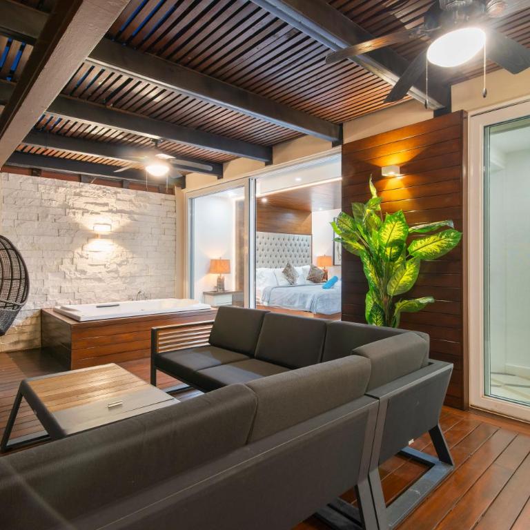 Beachfront Penthouse with Jacuzzi & Beach club - Three-Bedroom Apartment with Sea View - 81
