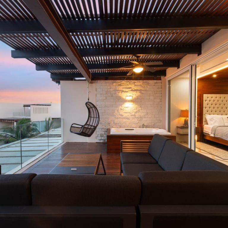Beachfront Penthouse with Jacuzzi & Beach club - Three-Bedroom Apartment with Sea View - 64