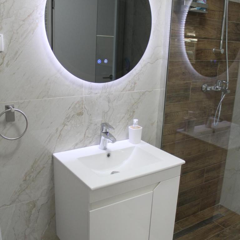 Lux Apartman JELAČIK - One-Bedroom Apartment - 44