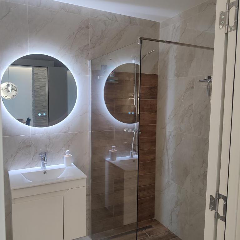 Lux Apartman JELAČIK - One-Bedroom Apartment - 42