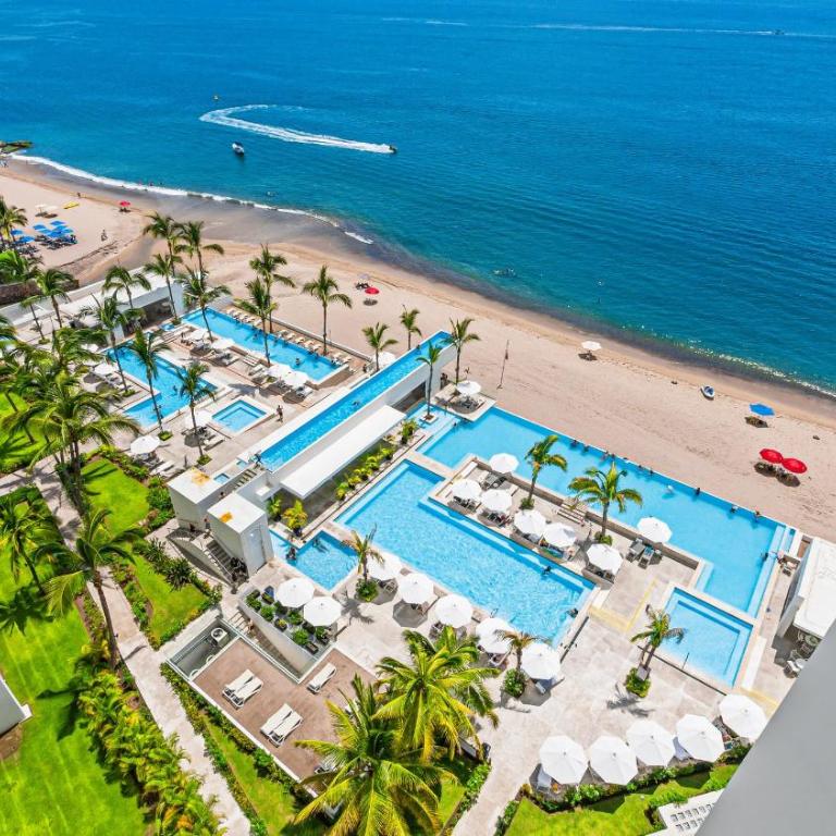 Stylish Oceanfront 2BR - Balcony with Sunset Views, Pools, Beach & Gyms - Apartment - 5