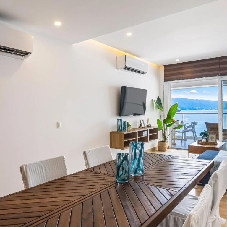 Stylish Oceanfront 2BR - Balcony with Sunset Views, Pools, Beach & Gyms - Apartment - 23