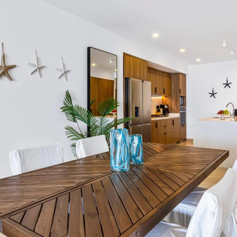 Stylish Oceanfront 2BR - Balcony with Sunset Views, Pools, Beach & Gyms - Apartment - 28