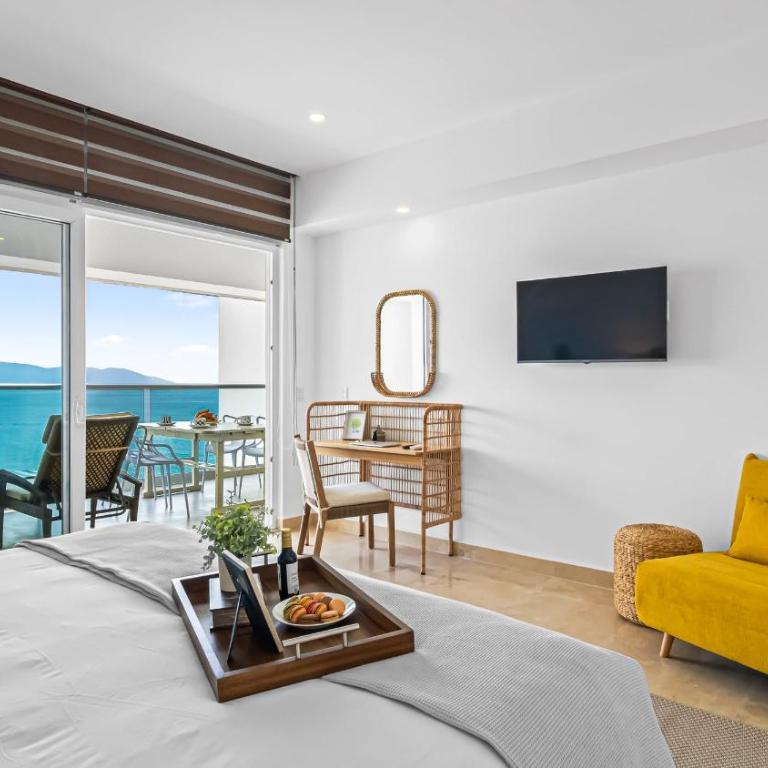 Stylish Oceanfront 2BR - Balcony with Sunset Views, Pools, Beach & Gyms - Apartment - 33