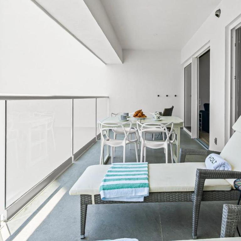 Stylish Oceanfront 2BR - Balcony with Sunset Views, Pools, Beach & Gyms - Apartment - 35