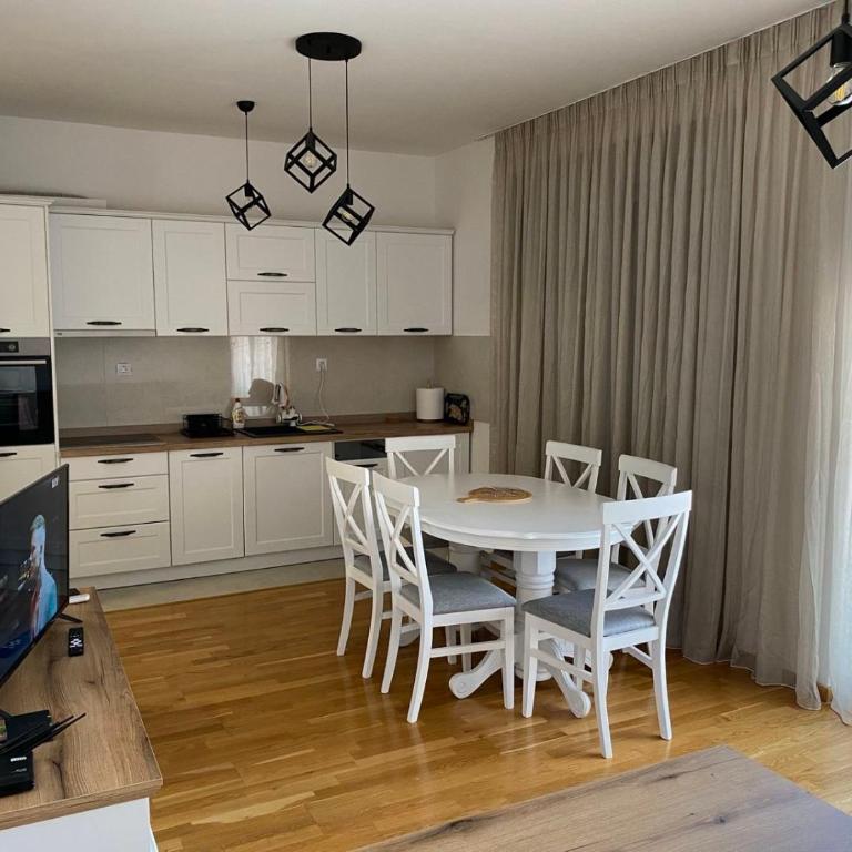 Apartman Zlatni dan - zgrada Idea - Bečići - Two-Bedroom Apartment - 9