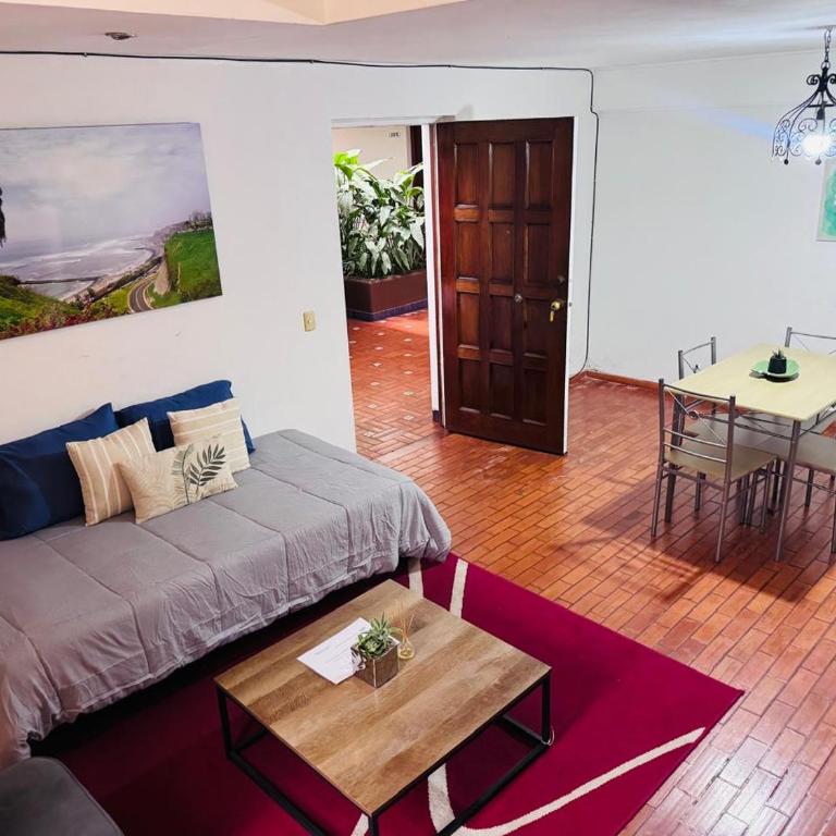 Monterrico Polo Aparts 6 - DPTO CON 3 CAMAS FRENTE EMBAJADA USA - Two-Bedroom Apartment - 4