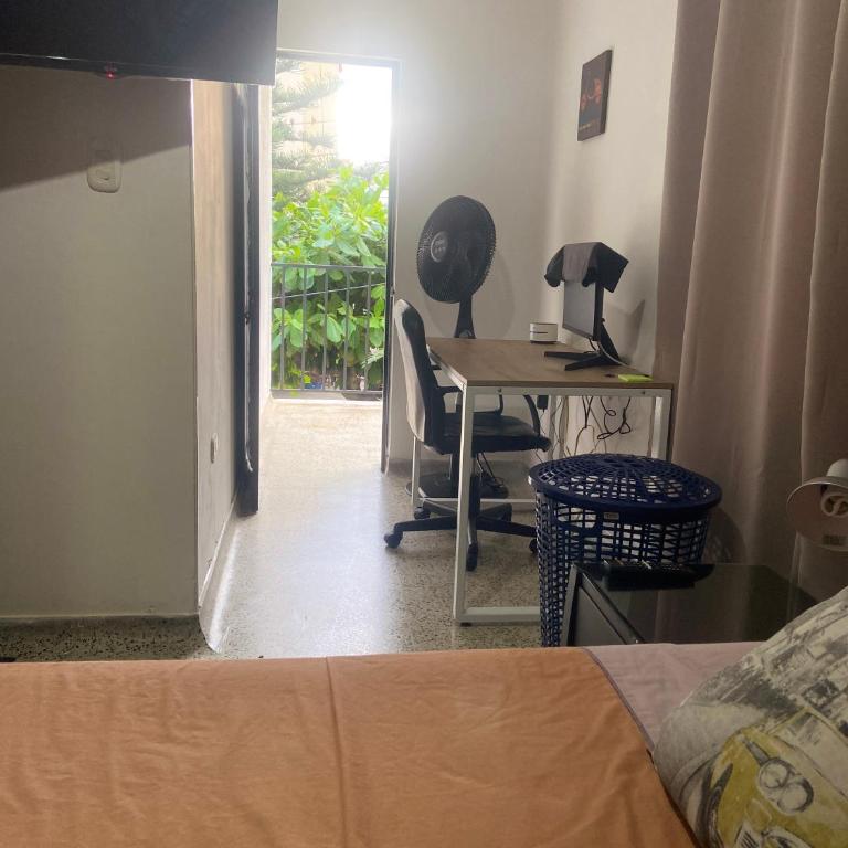 Amplia habitación con balcón y baño privado - Habitación Doble con balcón - 3