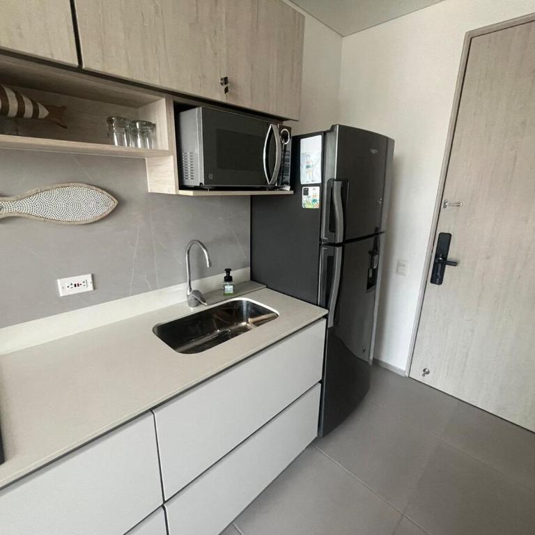 Luxury suite 10th floor near the beach - One-Bedroom Apartment - 5