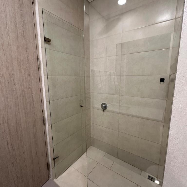 Luxury suite 10th floor near the beach - One-Bedroom Apartment - 7