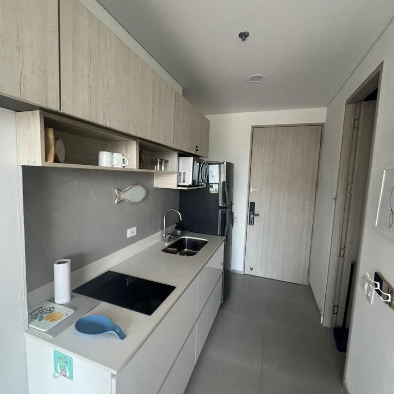 Luxury suite 10th floor near the beach - One-Bedroom Apartment - 22