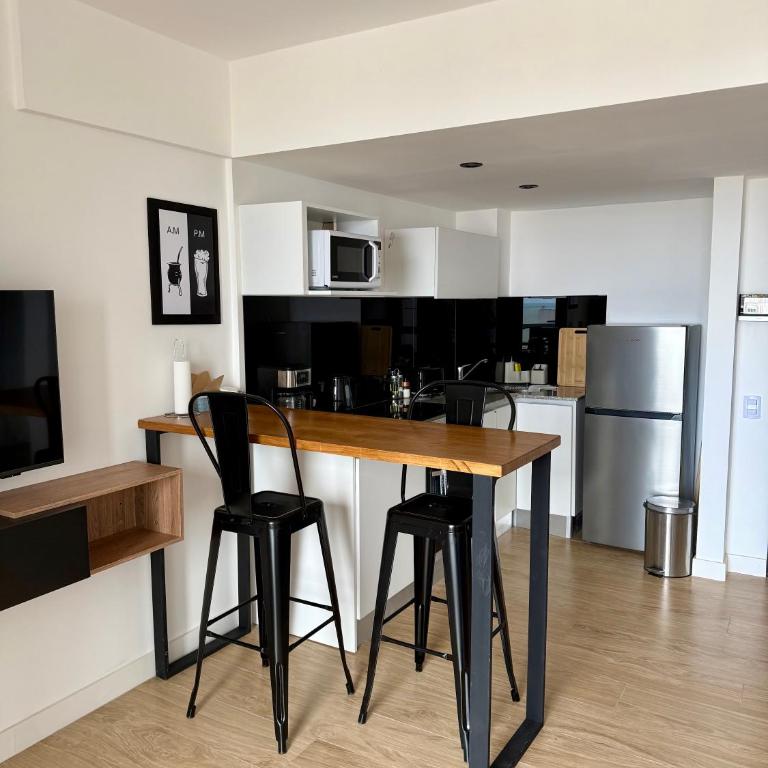 MarDelSuites - Studios Modernos Piso Alto - Vista al Mar, Pileta, Cochera, AC, 2min Playa - Studio with Sea View - 32