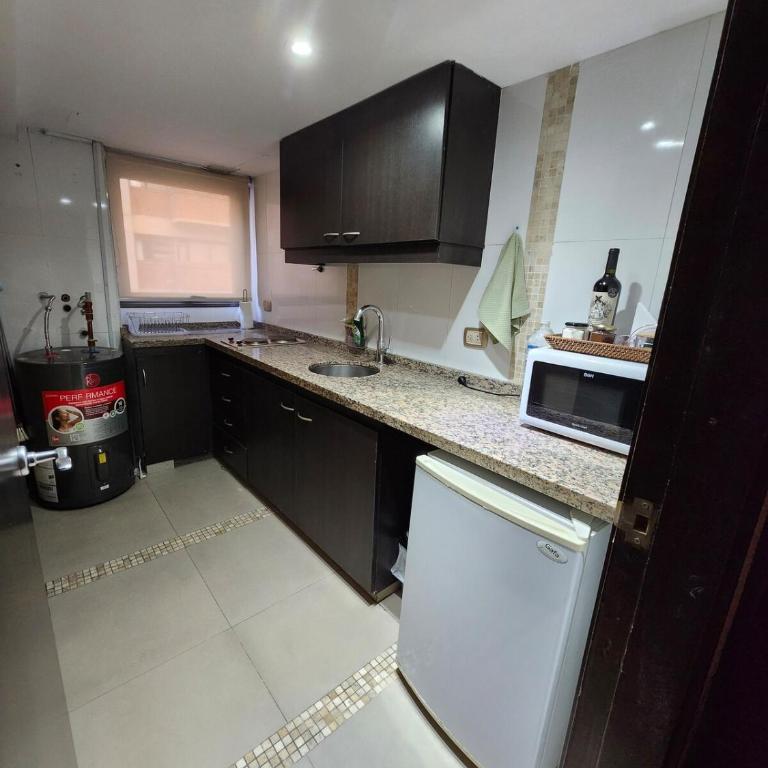Lujoso Departamento en Edificio de 1º nivel - Apartamento de 2 dormitorios - 15