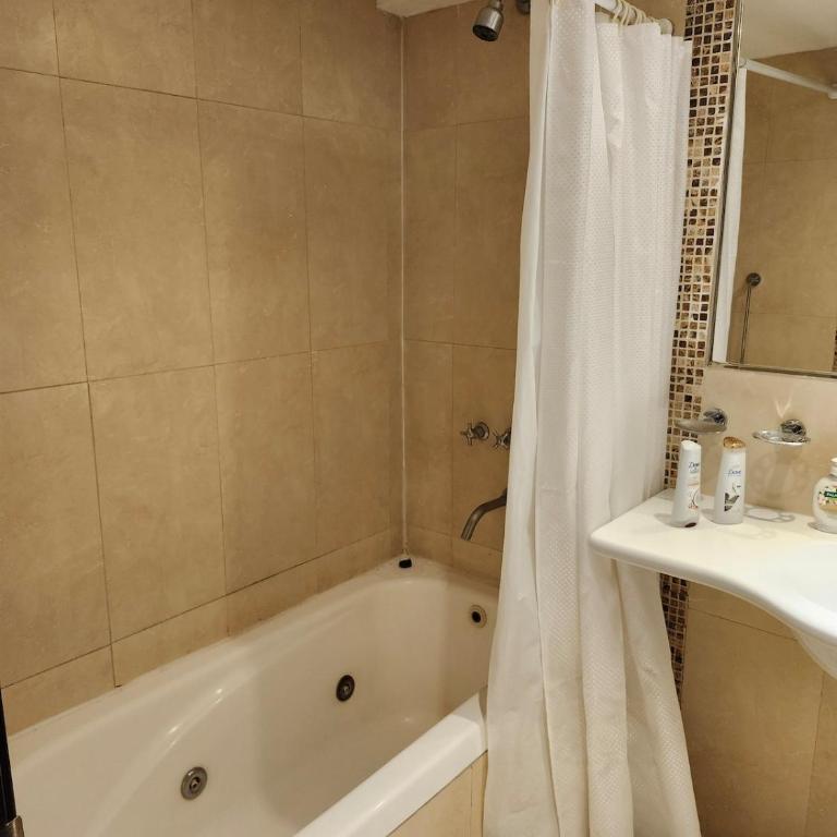 Lujoso Departamento en Edificio de 1º nivel - Apartamento de 2 dormitorios - 19