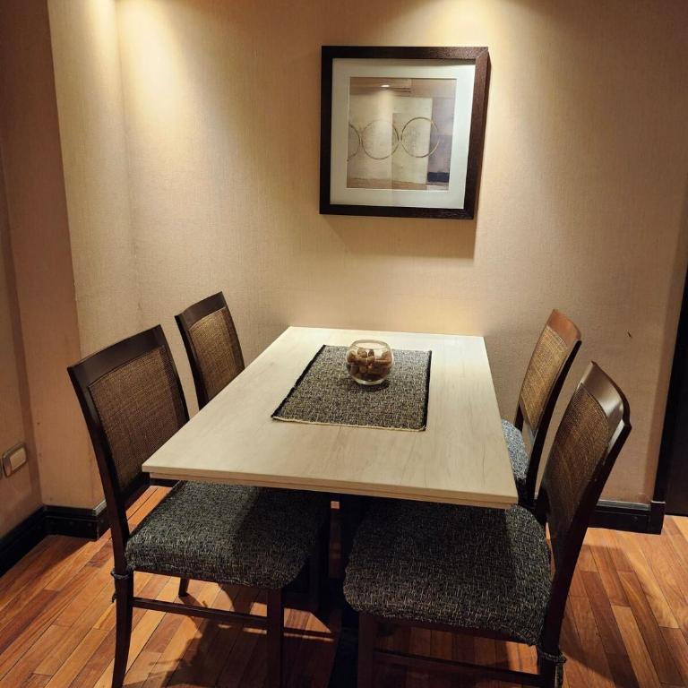 Lujoso Departamento en Edificio de 1º nivel - Apartamento de 2 dormitorios - 22