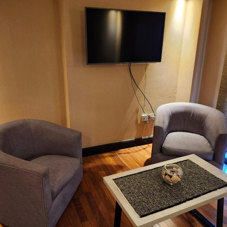 Lujoso Departamento en Edificio de 1º nivel - Apartamento de 2 dormitorios - 24