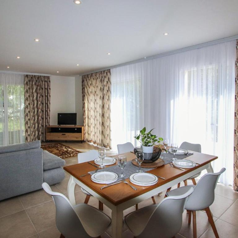 Gorgeous Home In Die With House A Mountain View - Maison de Vacances 3 Chambres - 4