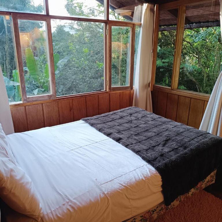 Mindo Wood Cabin - Four-Bedroom House - 4