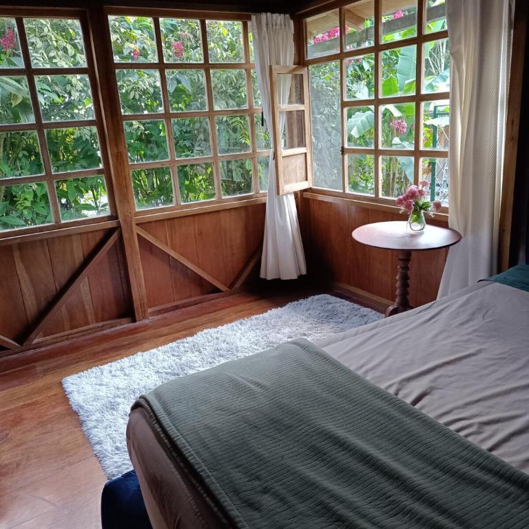 Mindo Wood Cabin - Four-Bedroom House - 10