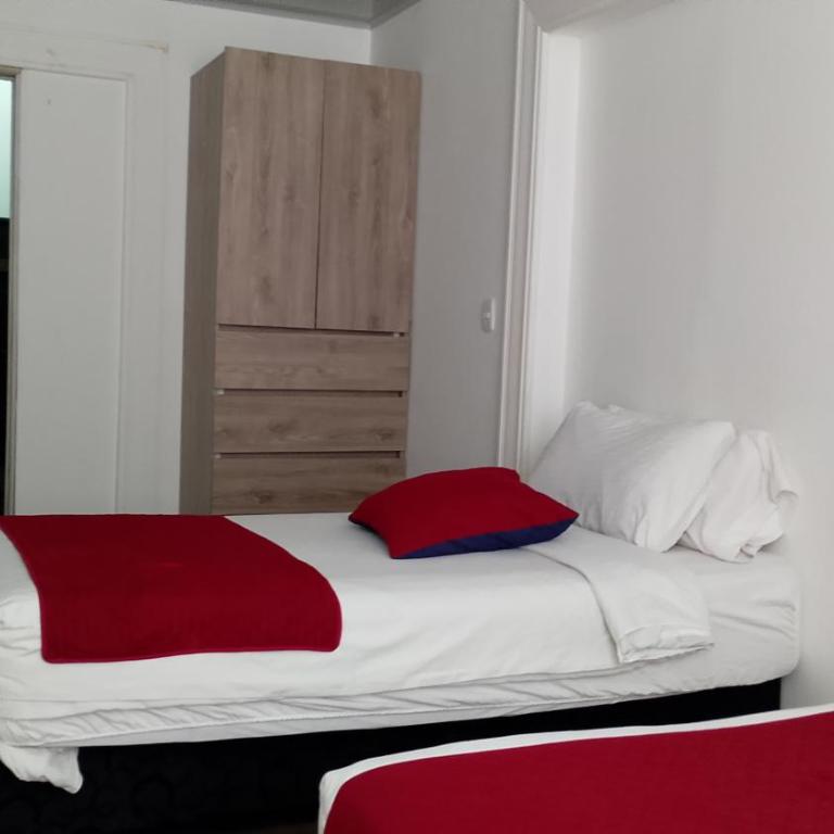 Cerca Embajada , Corferias , G -12 Hotel Monaco de Luxe - Habitación Familiar Deluxe - 5