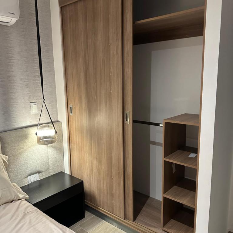 Cómoda y moderna habitación - One-Bedroom Apartment - 15