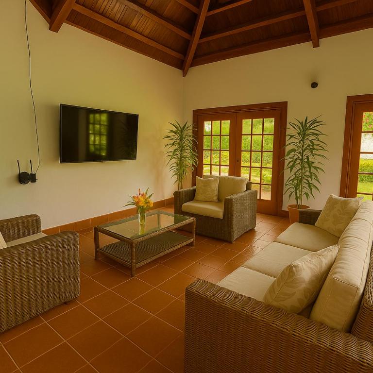 Rincón del colibrí/casa campestre/piscina/la vega - Casa de 6 dormitorios - 60