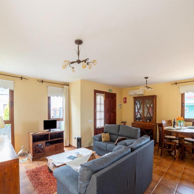 Villa in Tenerife with Pool and Sea Views - Casa Vacacional de 3 dormitorios - 2