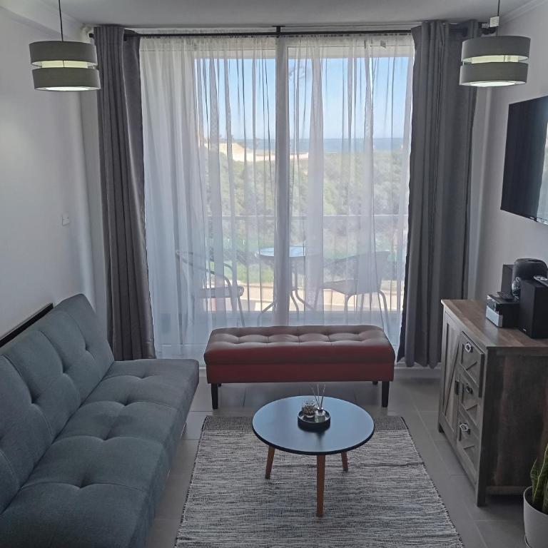 Bello departamento familiar nuevo en La Serena vista al mar, piso 4 con ascensor, malla de seguridad anticaída, piscina, estacionamiento gratuito, regalo de bienvenida, a pasos del Faro - Two-Bedroom Apartment - 16