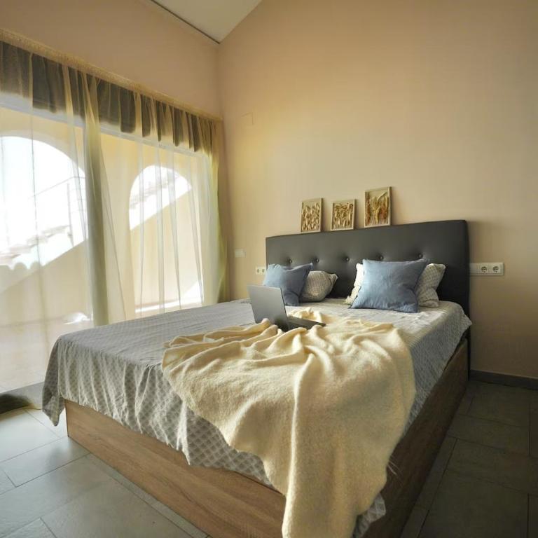 Villa de lujo de 4 dormitorios, piscina y barbacoa - Villa - 31